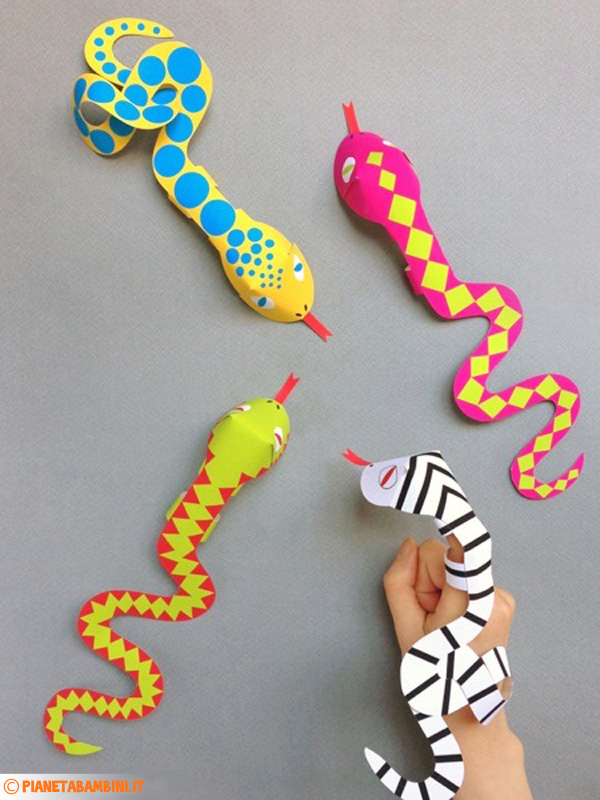 Immagine delle marionette da dita a forma di serpenti