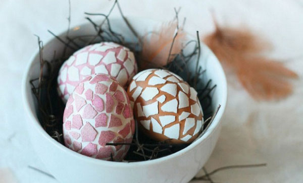 Uova di Pasqua decorate in stile mosaico