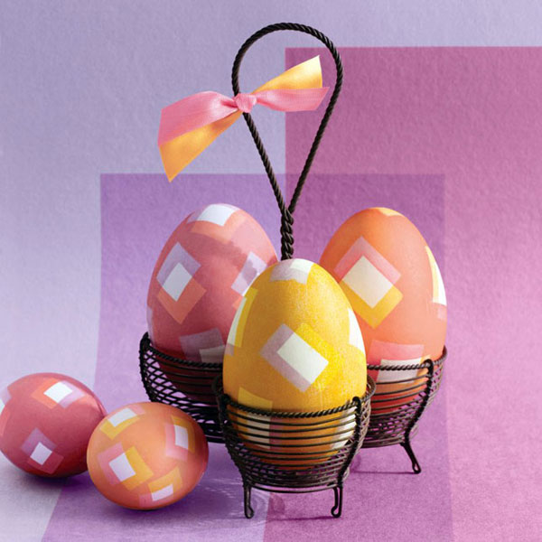 Uova di Pasqua decorate in stile geometrico