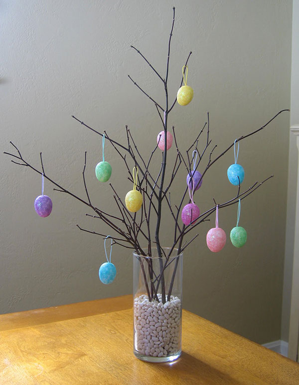 Albero di Pasqua con vaso di fagioli e rametti