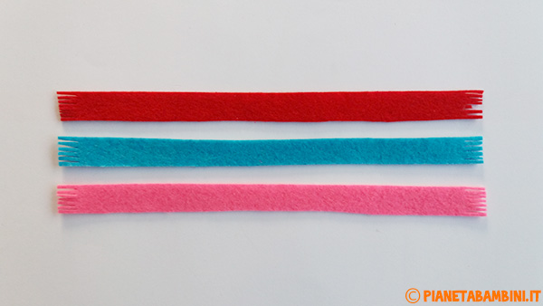 Come creare le sciarpe per i pupazzi di neve con il feltro