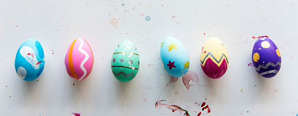 Uova di Pasqua decorate in diversi modi