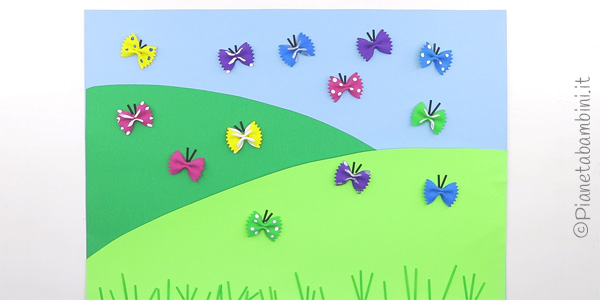 Lavoretto di primavera paesaggio con farfalle di pasta cruda