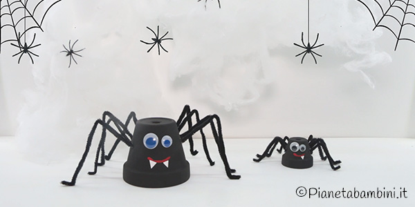 Lavoretto di Halloween ragni con vasetti di terracotta