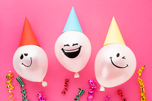 Personaggi da party realizzati con palloncini