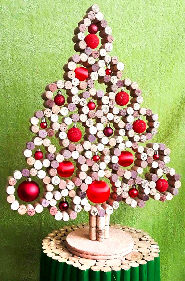 Modello di albero di Natale con tappi di sughero n.25