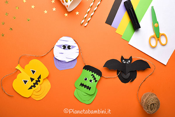 Mostri di Halloween con cartoncino per decorazione