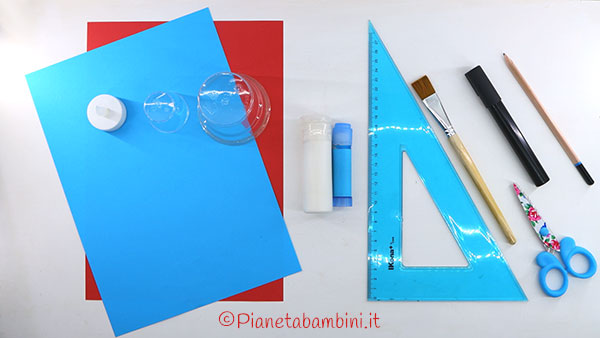 Materiale necessario per creare il faro con bicchieri di plastica Occorrente per creare il faro con bicchieri di plastica