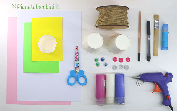 Materiale necessario per creare i nonni con bicchieri di carta Occorrente per creare i nonni con bicchieri di carta