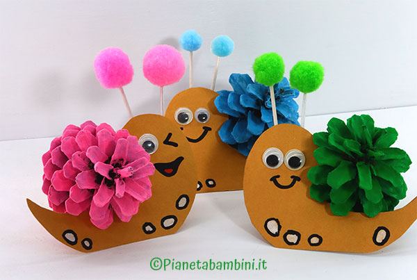 Chiocciole con le pigne come lavoretto di primavera