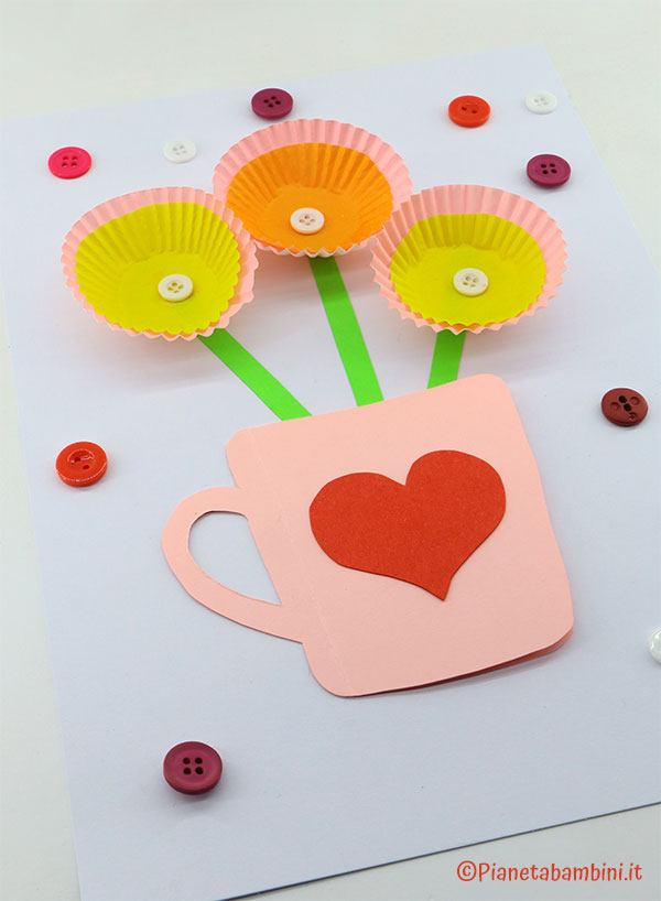 Lavoretto tazza con fiori di carta