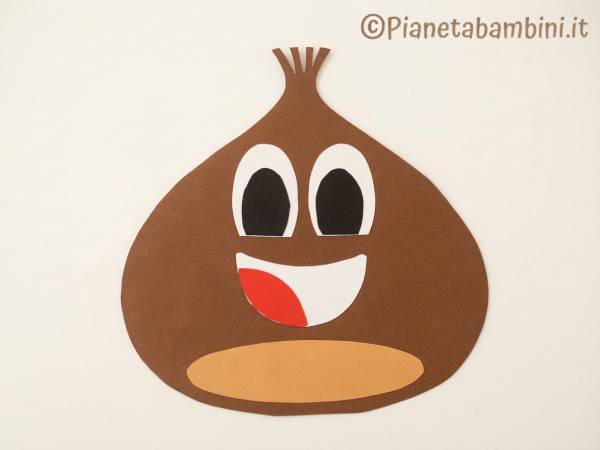 Lavoretto autunnale della castagna con cartoncino Lavoretto autunnale della castagna realizzata con il cartoncino